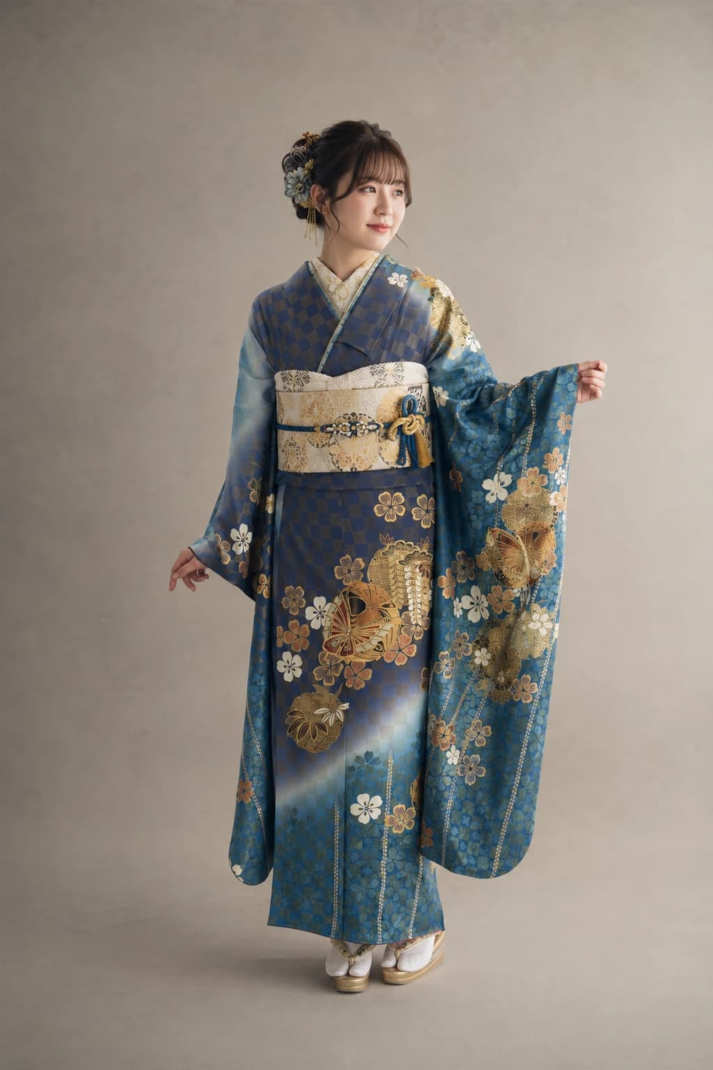 振袖を着用したモデル写真