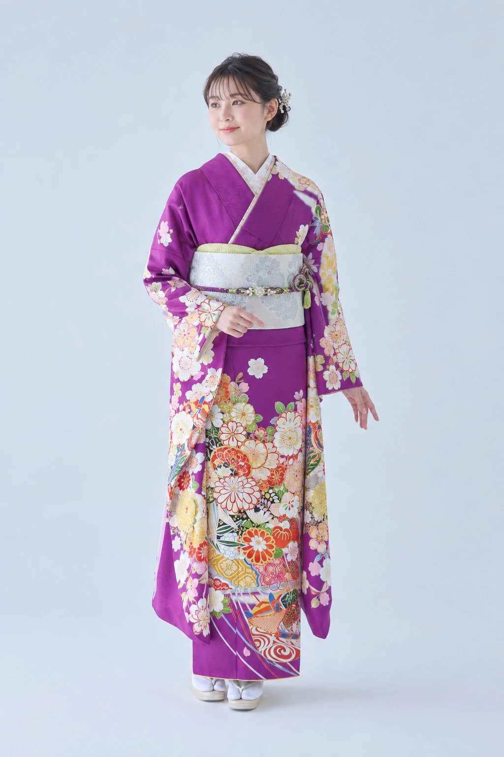 振袖を着用したモデル写真